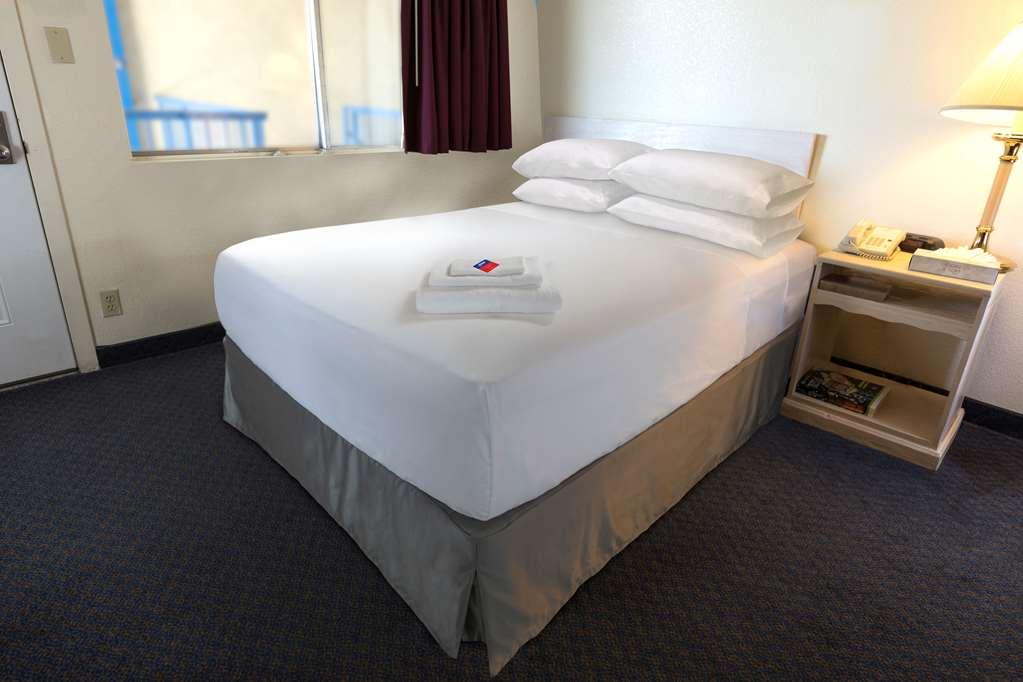 Days Inn & Suites By Wyndham Caseyville Rom bilde