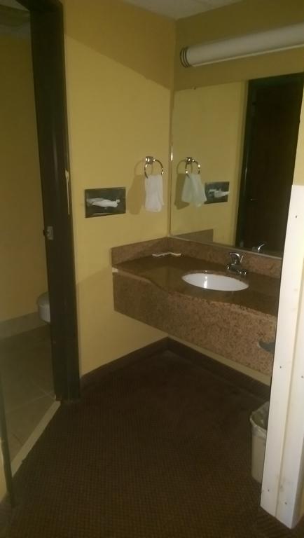 Days Inn & Suites By Wyndham Caseyville Rom bilde