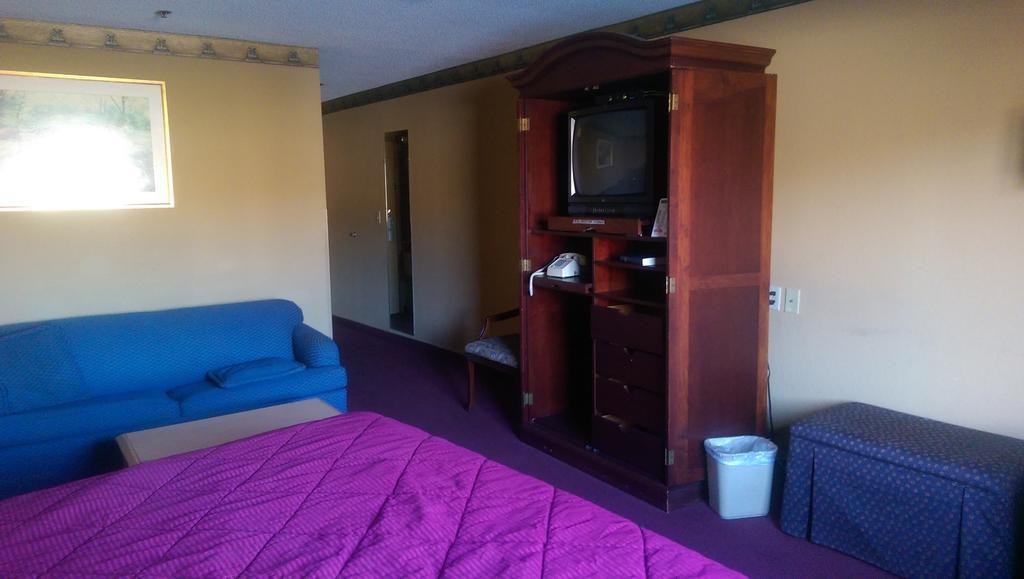 Days Inn & Suites By Wyndham Caseyville Rom bilde