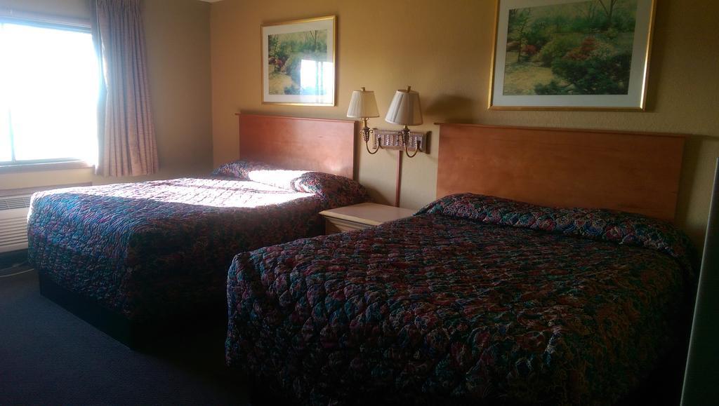 Days Inn & Suites By Wyndham Caseyville Rom bilde