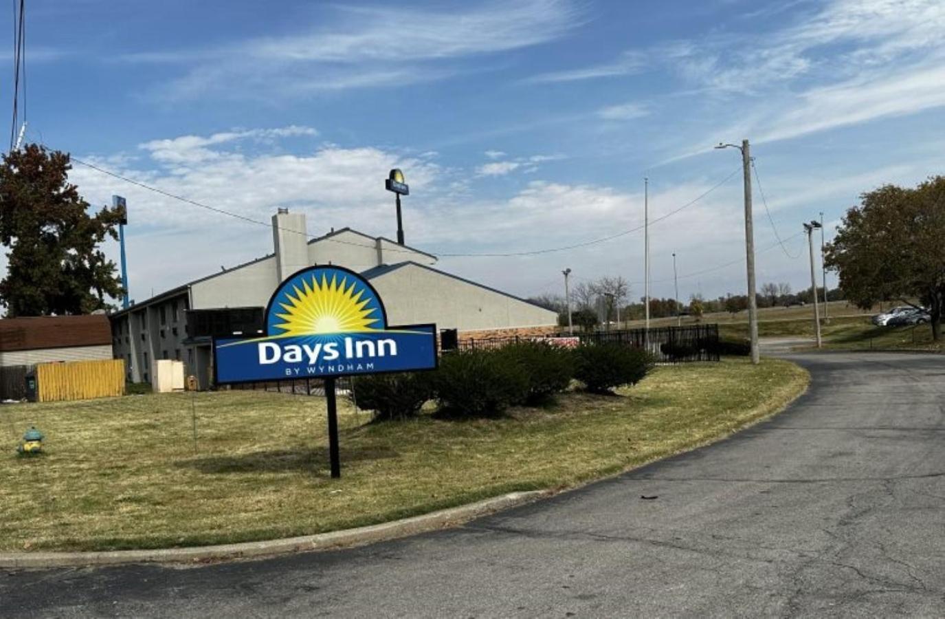 Days Inn & Suites By Wyndham Caseyville Eksteriør bilde